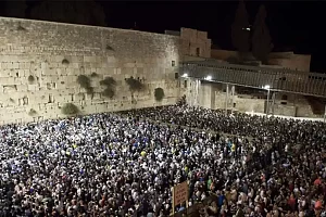 Yom Kippur celebration at the wailing wall